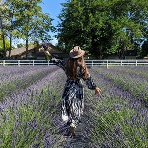 Meet your Posher, Miss Chy